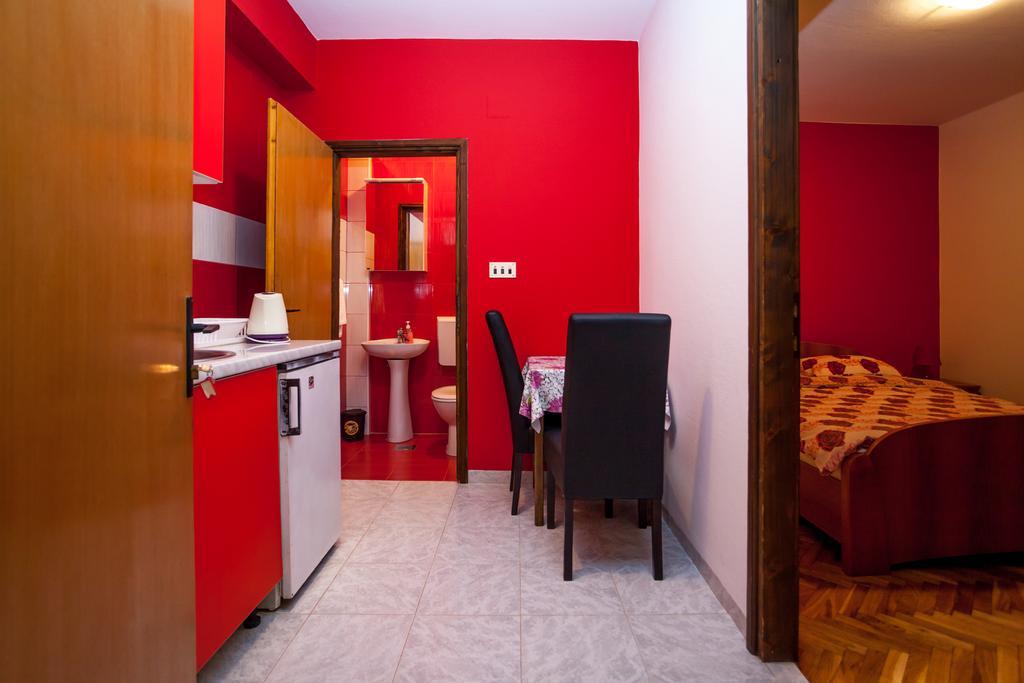 Apartments Ratkovic Tivat Bilik gambar