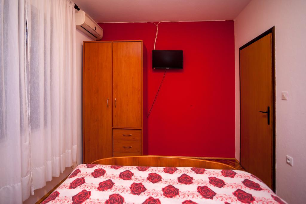 Apartments Ratkovic Tivat Bilik gambar