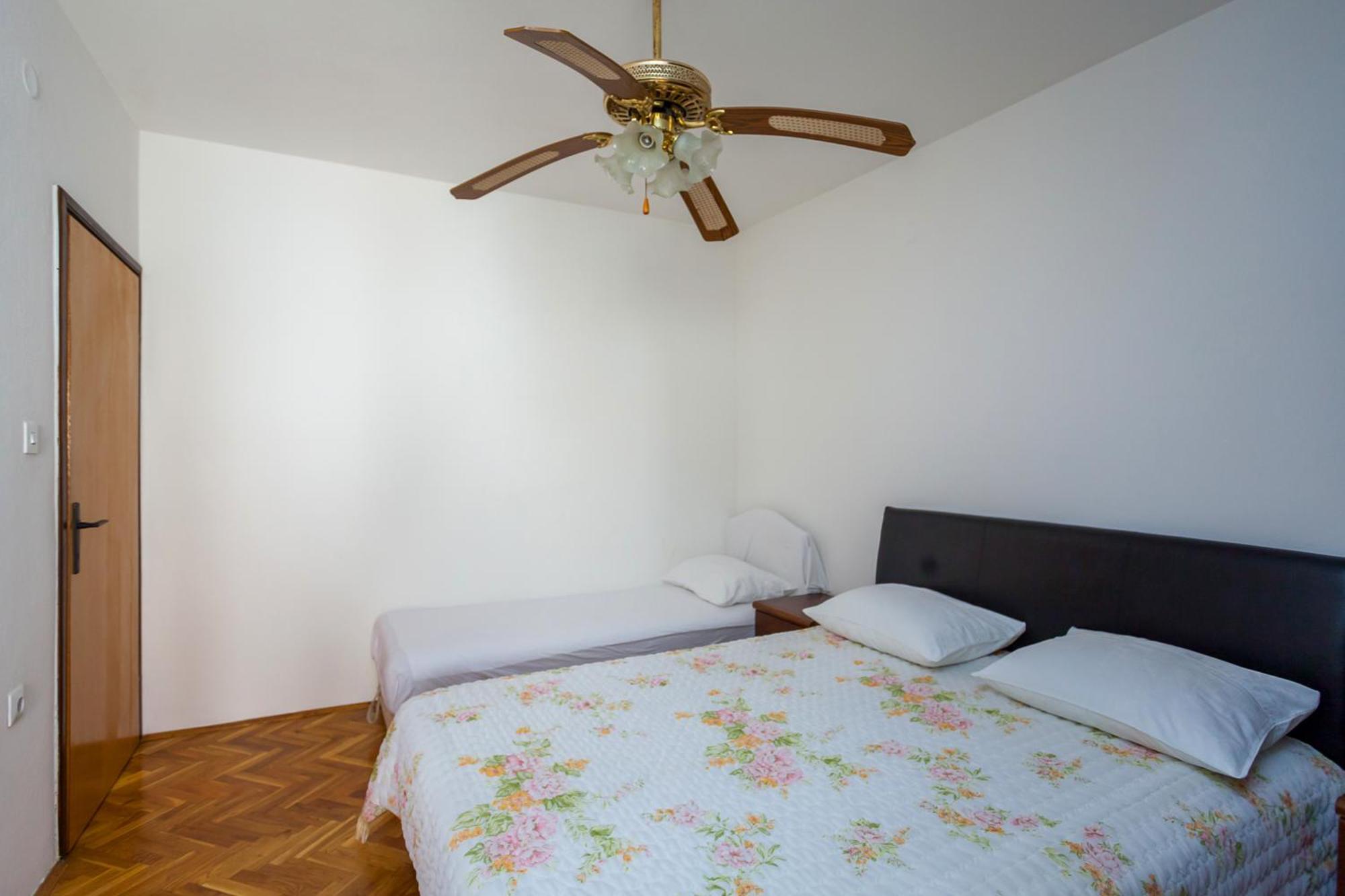 Apartments Ratkovic Tivat Bilik gambar