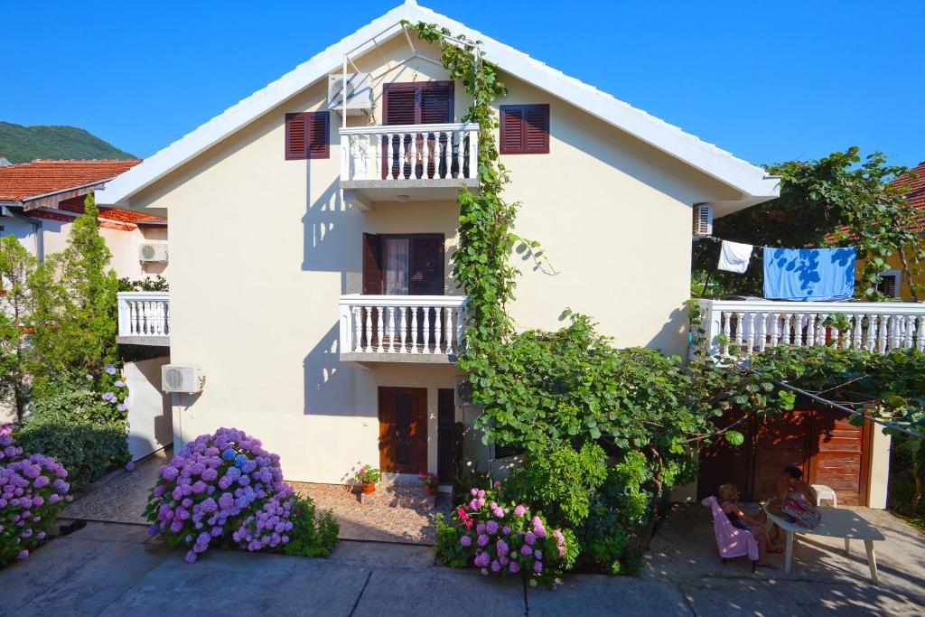 Apartments Ratkovic Tivat Bilik gambar